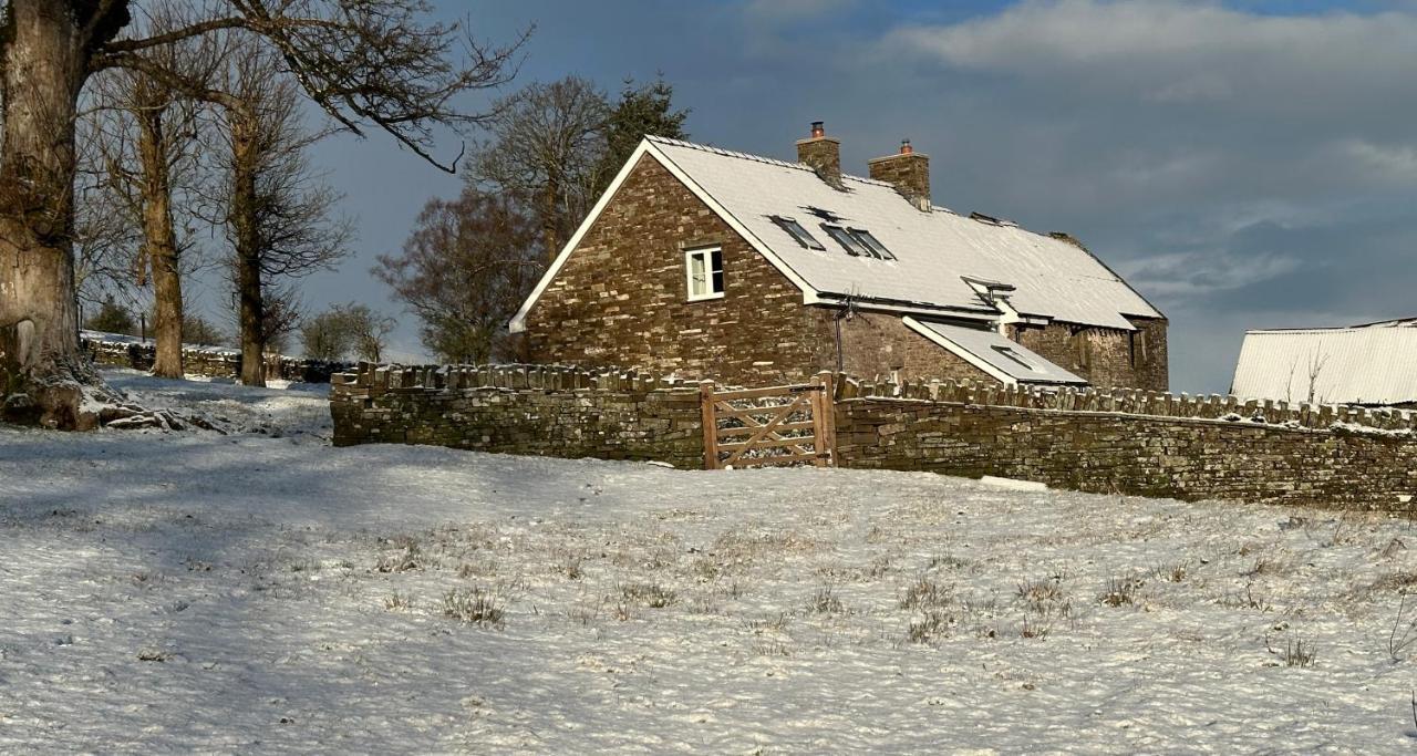 Villa Pant Llwyd Farm Llangynidr Exterior foto