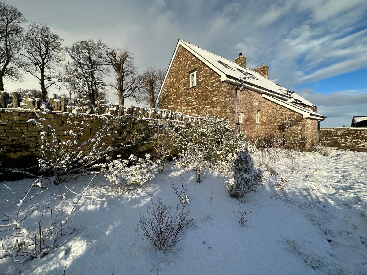 Villa Pant Llwyd Farm Llangynidr Exterior foto